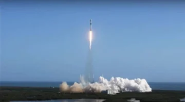 بث 24 قمرًا.. سبيس إكس تطلق صاروخ فالكون 9 لتوسيع شبكة ستارلينك للإنترنت